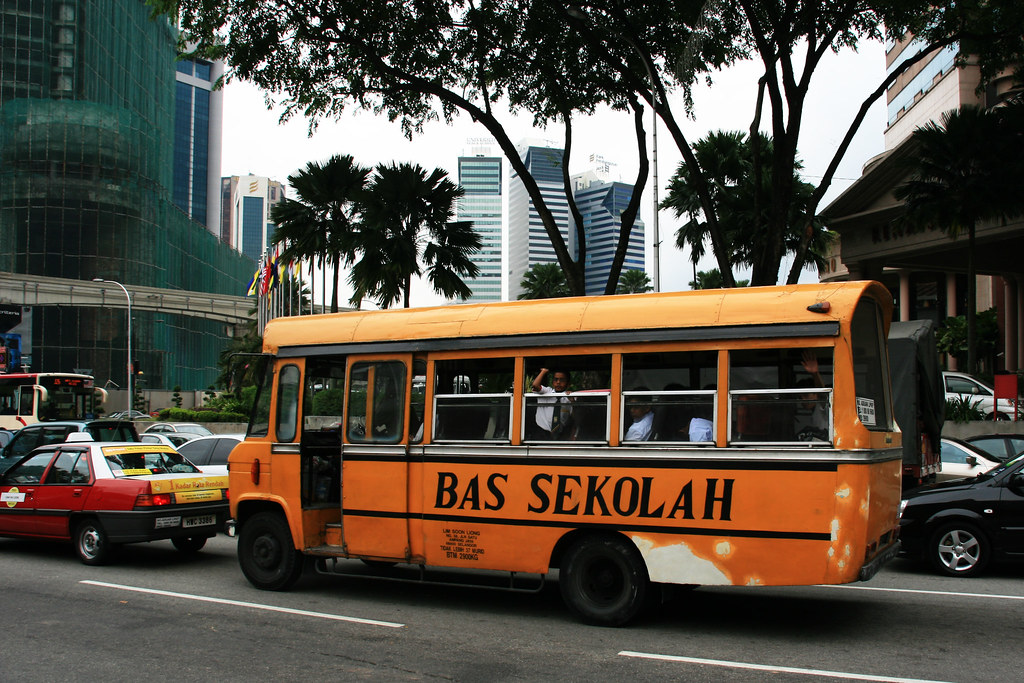 bas sekolah